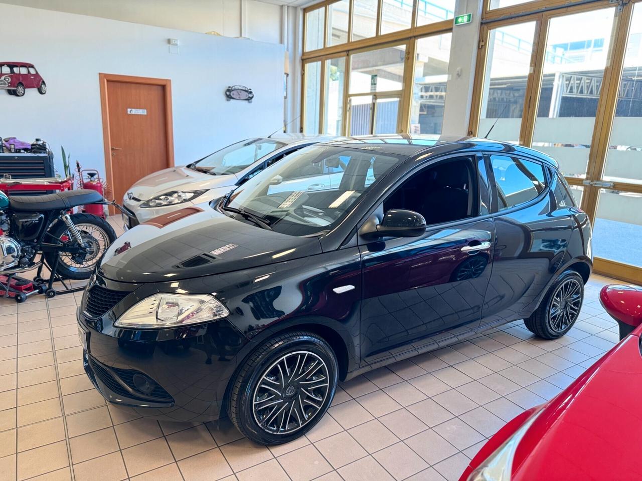 Lancia Ypsilon 1.2 69 CV 5 porte S&S Platinum