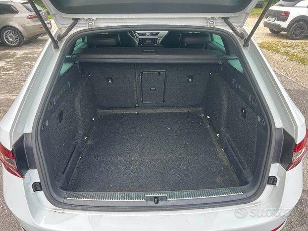 SKODA Superb 2.0 TDI 190 CV SCR DSG Wagon SportL