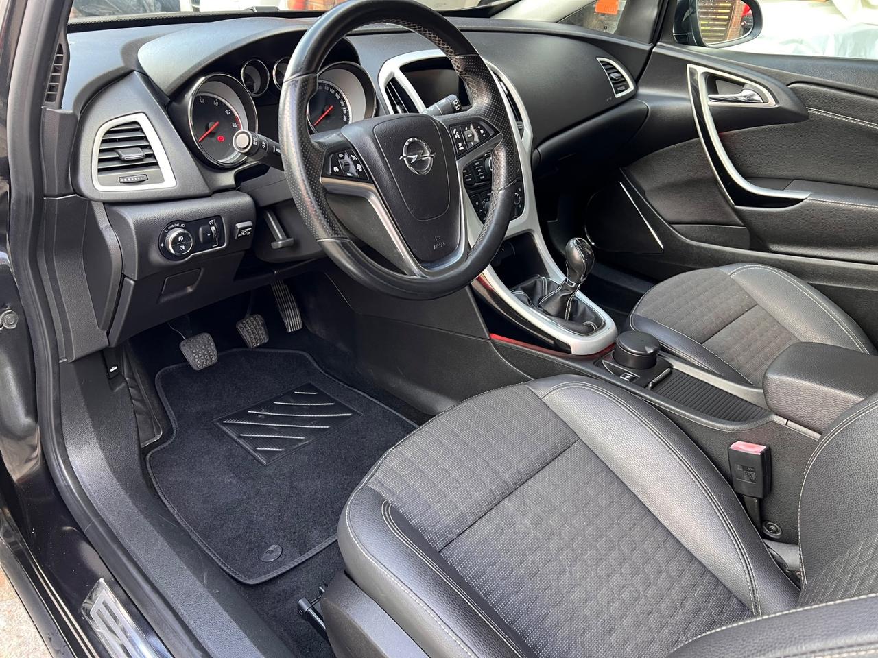 Opel Astra GTC 1.6 Turbo 180CV Cosmo