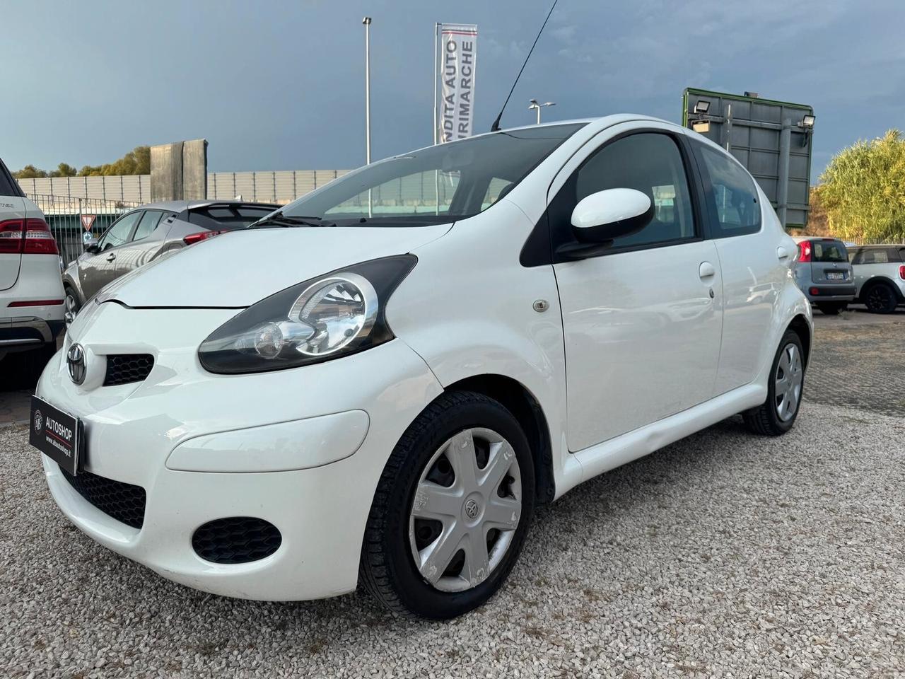 TOYOTA - Aygo - 12V VVT-i 5 porte Deep Ocean Connect - NEOPATENTATI - FINANZIABILE