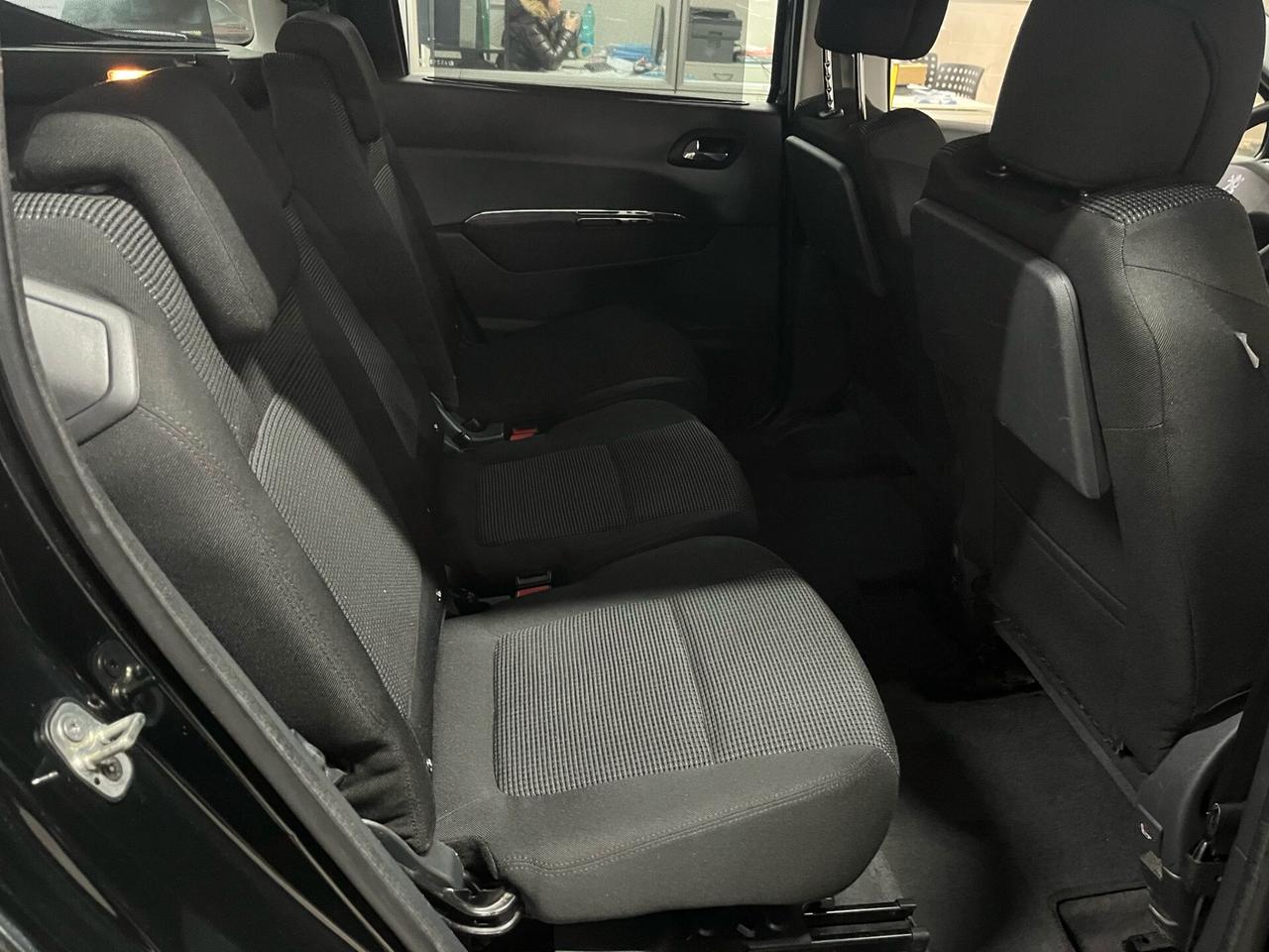 Peugeot 5008 1.6 HDi 7 posti, automatica