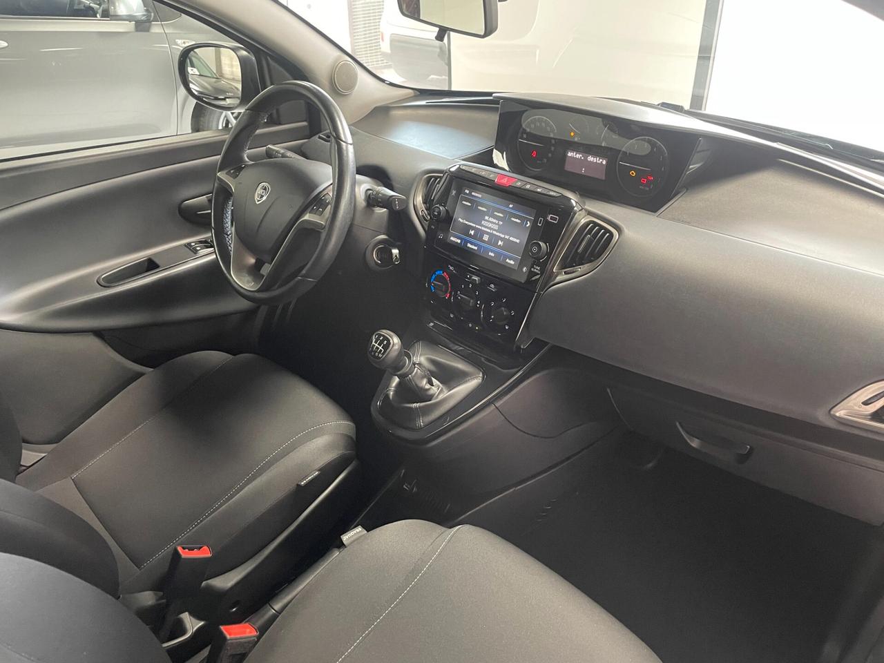 Lancia Ypsilon 1.0 FireFly 5 porte S&S Hybrid Gold