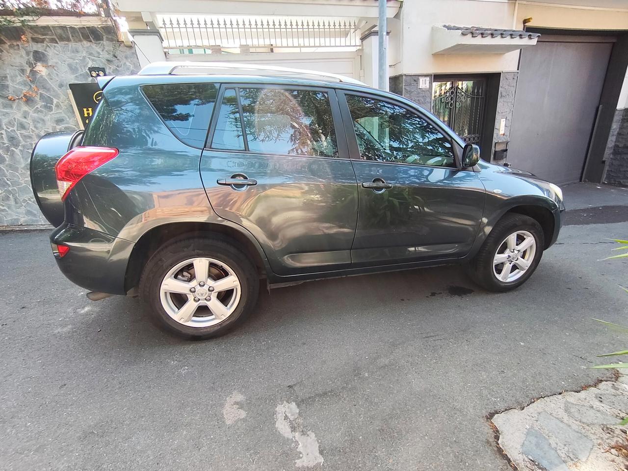 Toyota RAV 4 2.2 136 CV 2006