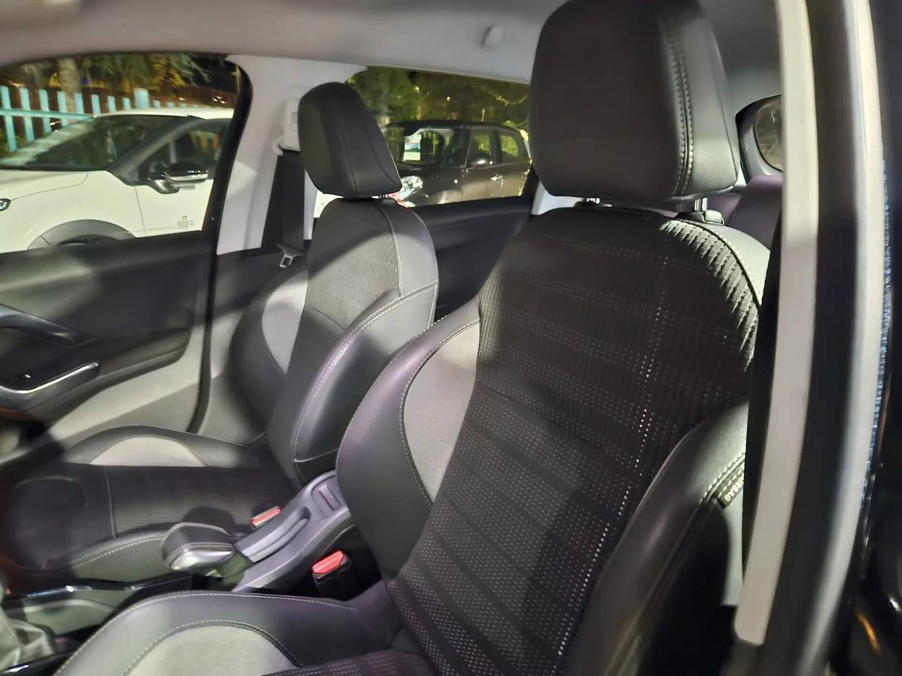 Peugeot 2008 BlueHDi 100 S&S Allure