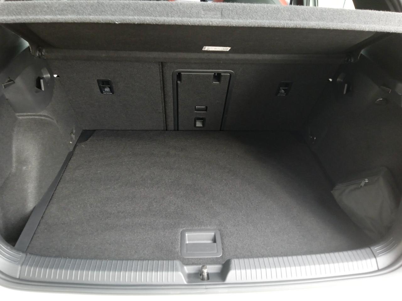 Volkswagen Golf GTI FULL LED APPLE CAR PLAY GUIDA DI 2°LIVELLO SENS PARK DOPPI SEDILI RISCALDATI IN ARRIVO OPZIONABILE