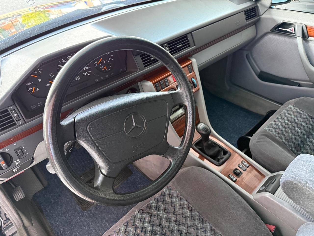 Mercedes-benz E 250 diesel cat Elegance