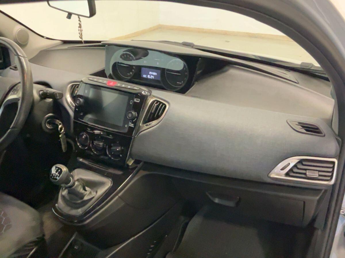 Lancia Ypsilon 1.0 Hybrid Gold