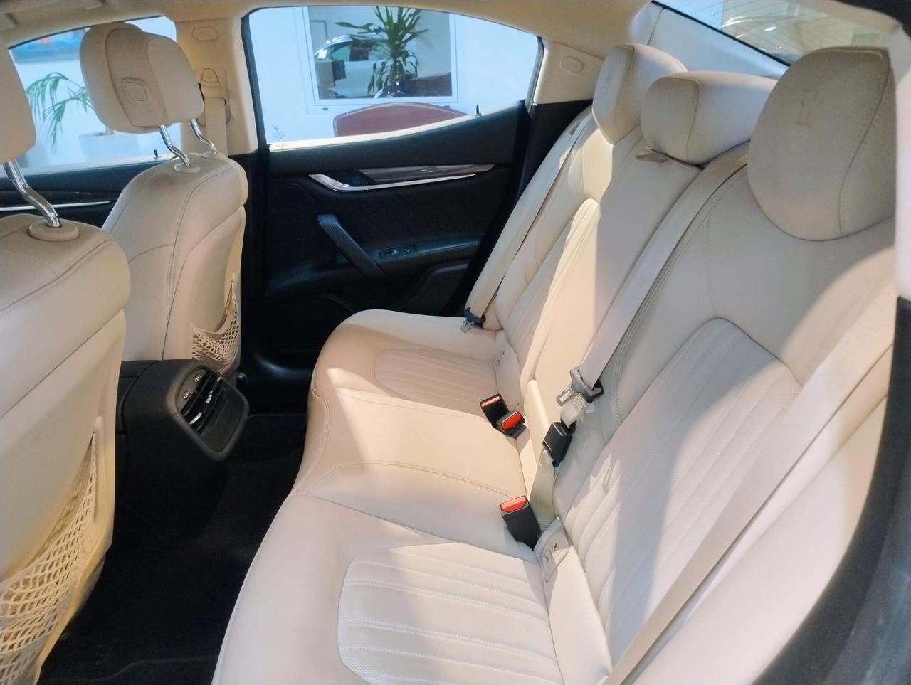 Maserati Ghibli L4 330 CV MHEV Granlusso