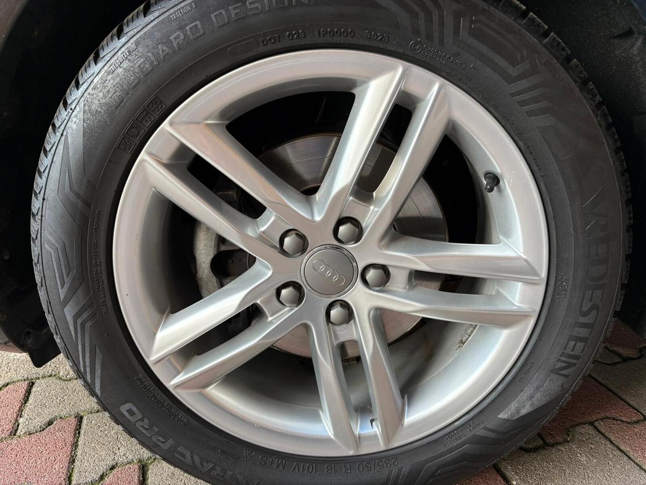 Audi Q3 2.0 TDI 120 CV S-LINE