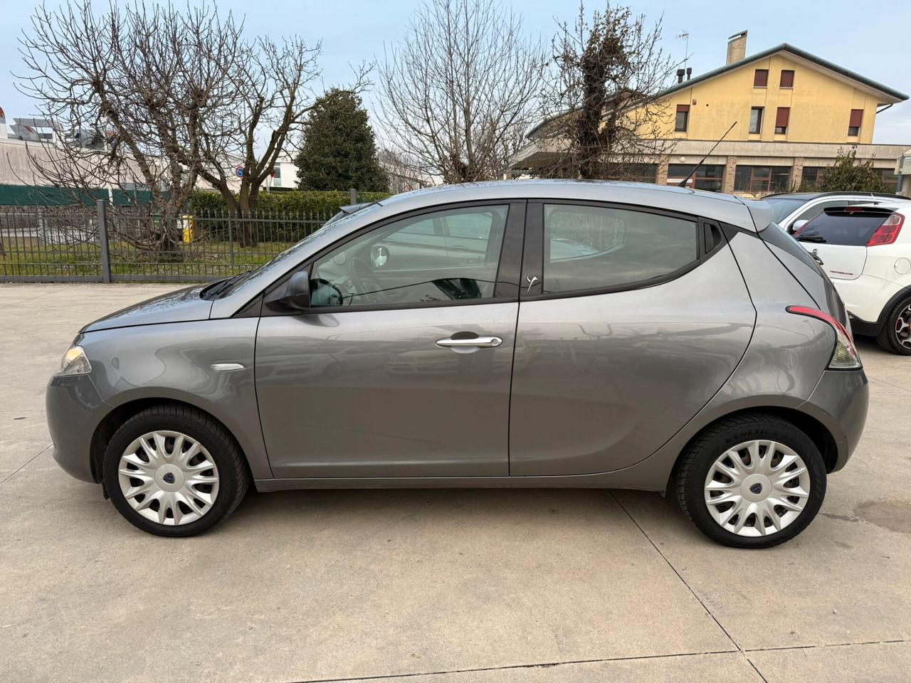 Lancia Ypsilon 1.2 UNICO-PROPR