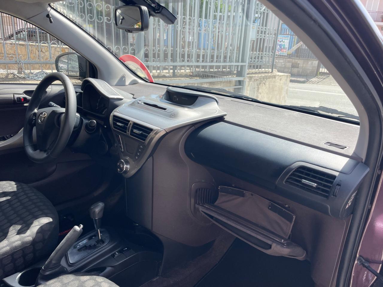 Toyota iQ 1.0 Sol
