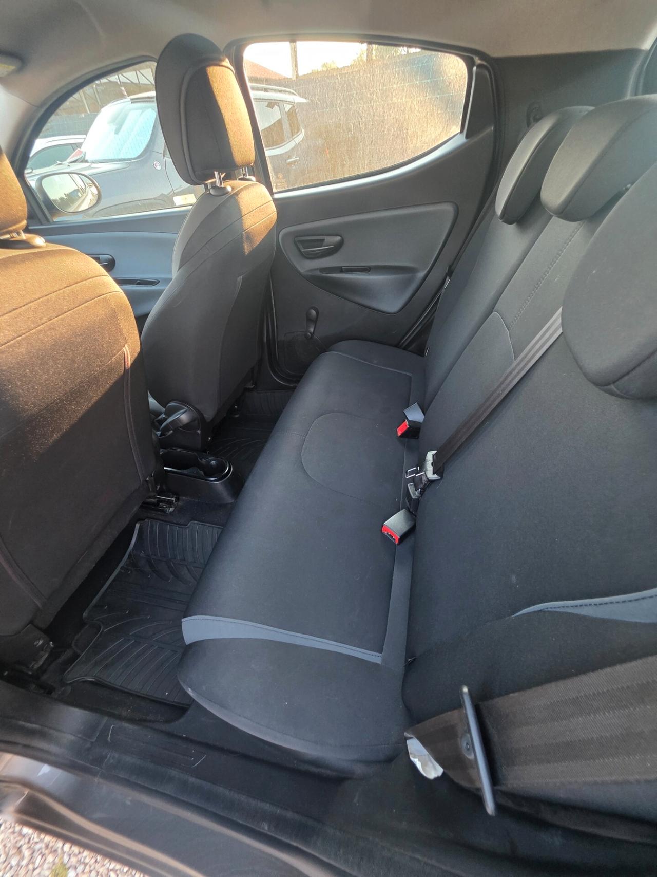 Lancia Ypsilon 1.2 69 CV 5 porte Silver