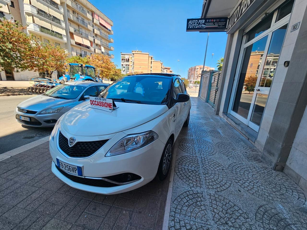 Lancia Ypsilon 1.2 69CV "tetto apribile" 12/2015