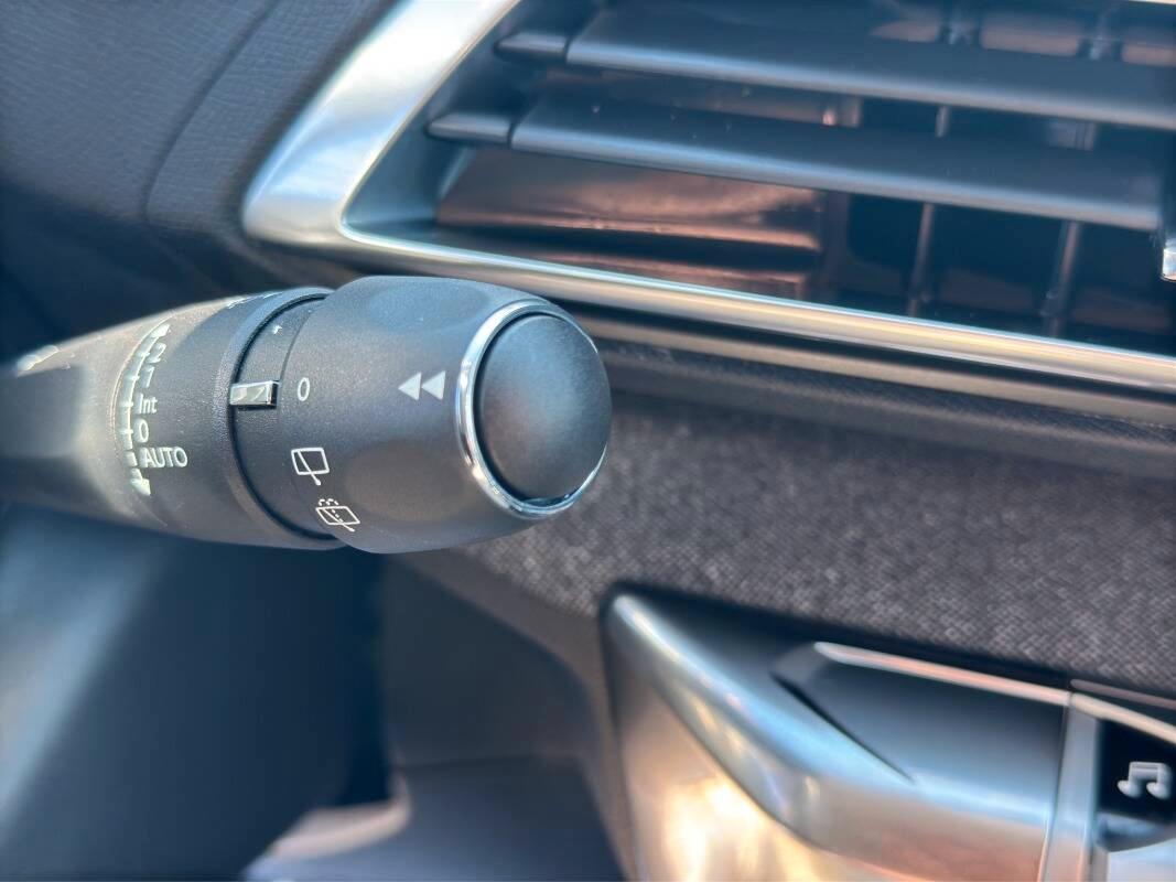 Peugeot 3008 II 1.5 bluehdi Allure Pack 130cv AUTOMATICA e CarPlay