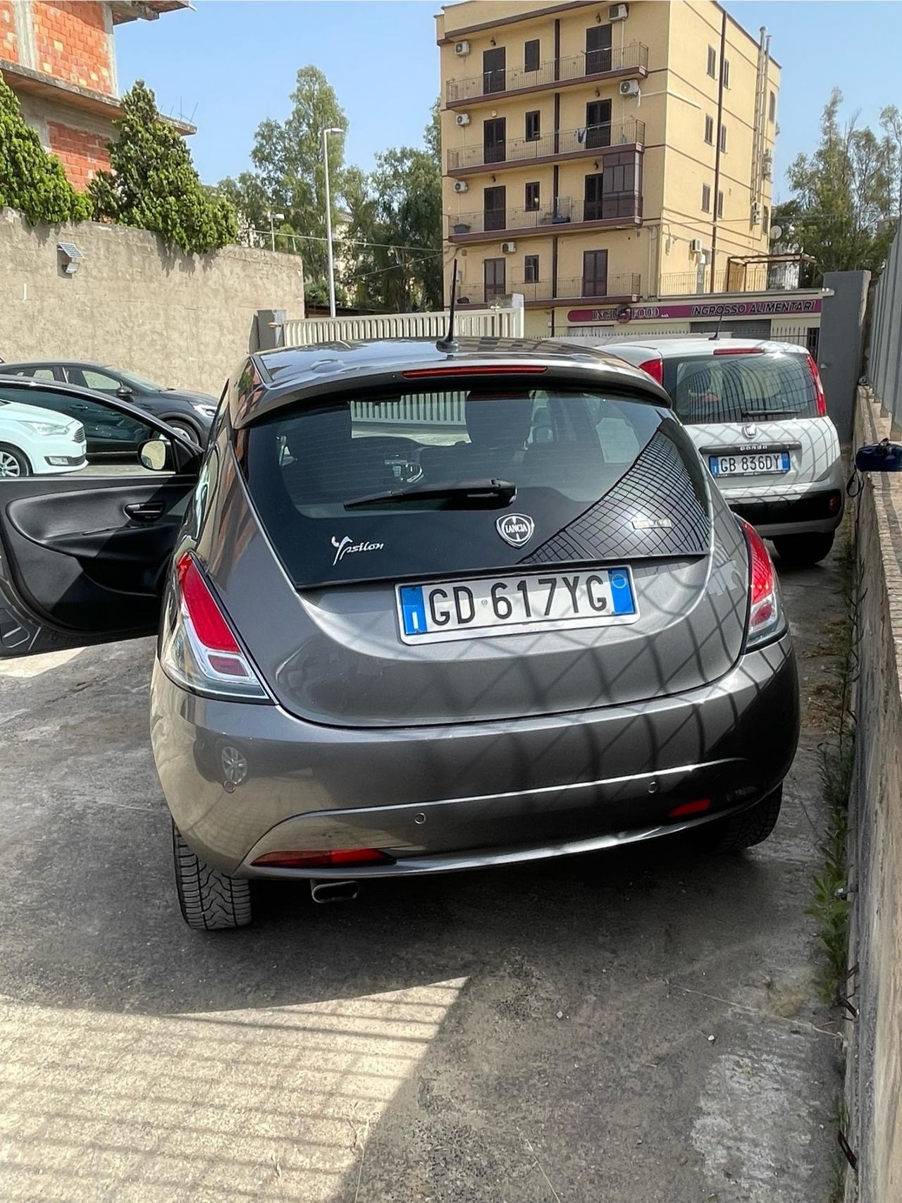 Lancia Ypsilon 1.0 FireFly 5 porte S&S Hybrid Ecochic Gold