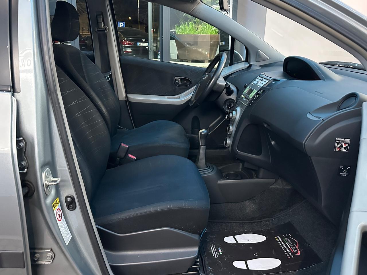 Toyota Yaris 1.0 5 porte Sol