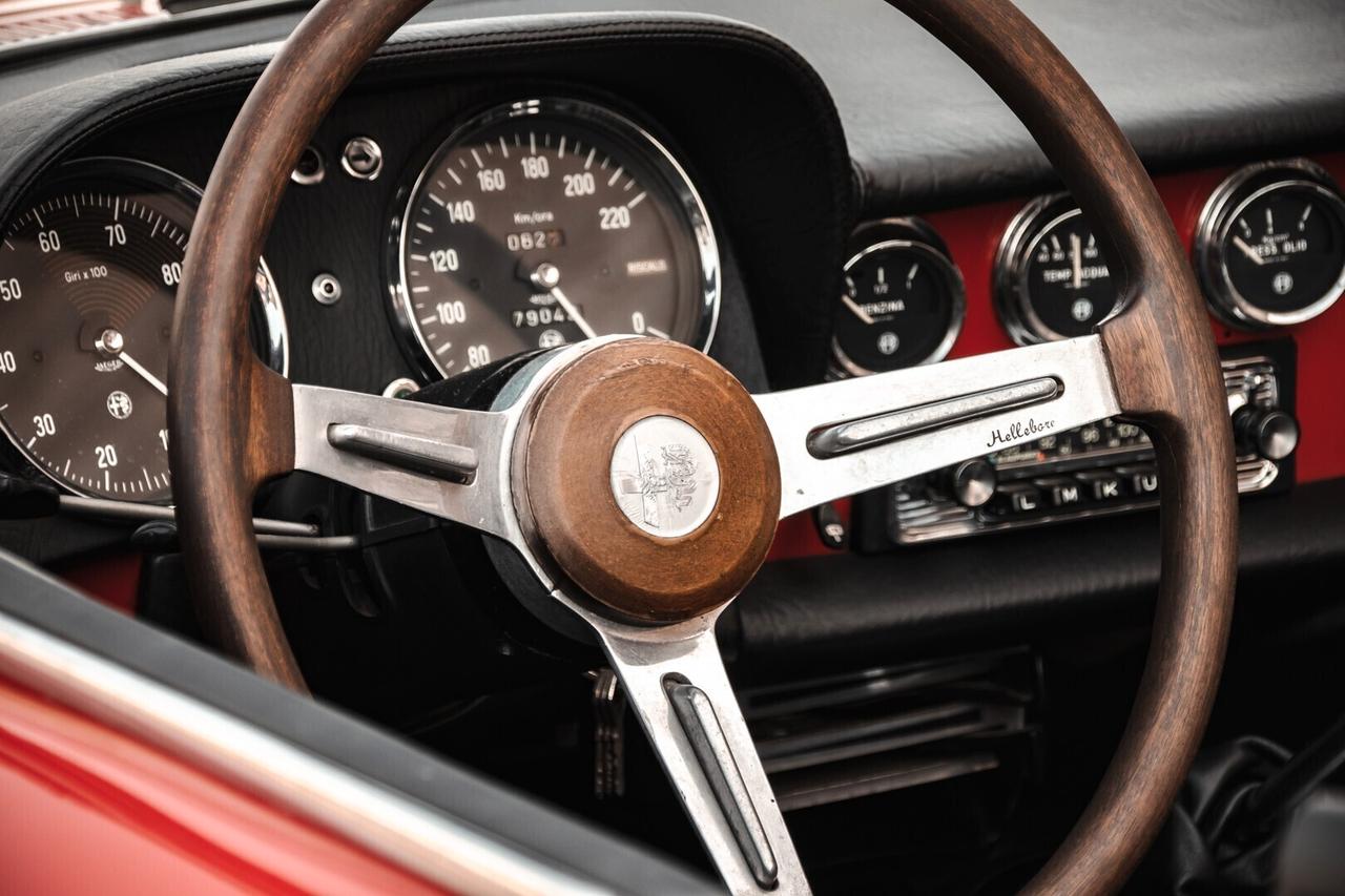 Alfa Romeo Spider Duetto osso di seppia 1750