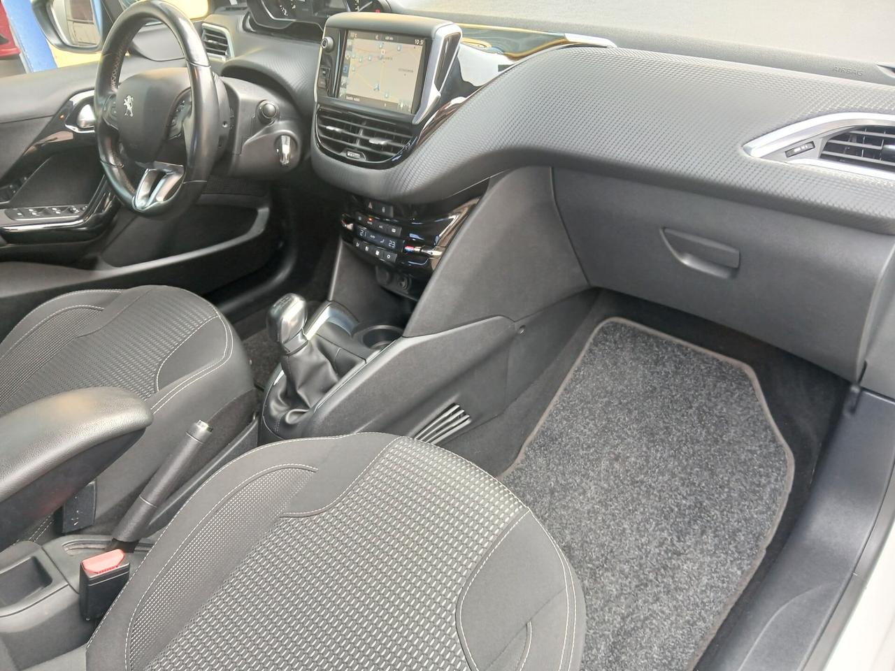 Peugeot 208 KM 81 000 EURO 6B PARI AL NUOVO