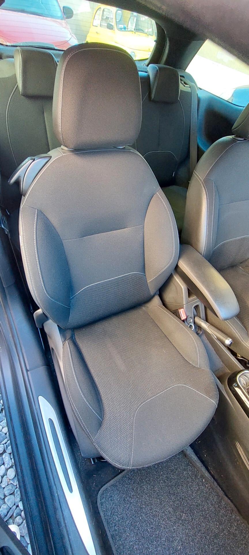 DS3 CONNECTED SPORT CHIC 1,6 DIESEL 75 CV NAVI LEGA SENSORI RETROCAMERA STRAFULL OPTIONAL