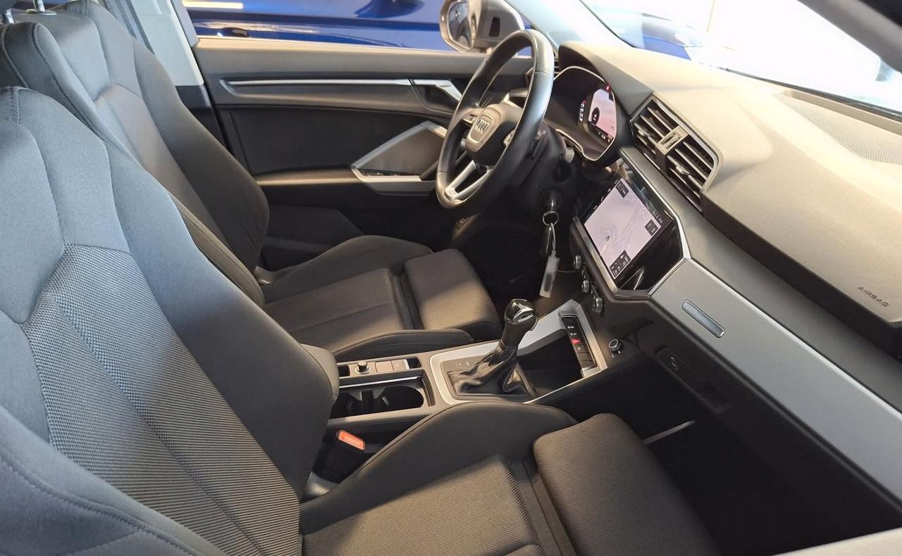 Audi Q3 150cv S tronic fari full led
