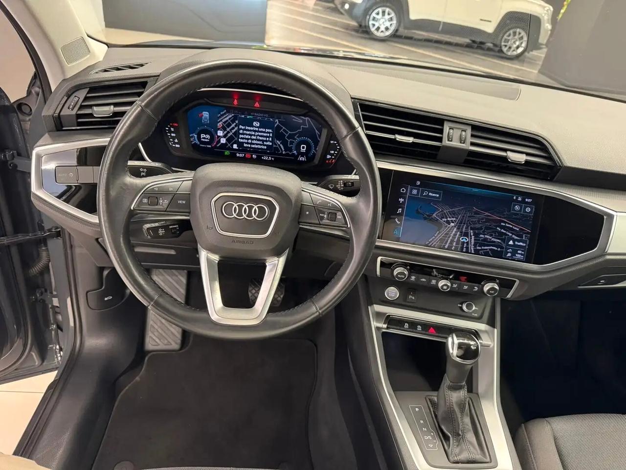 Audi Q3 35 TDI S tronic Business