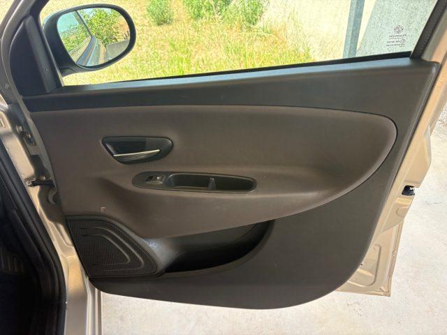 LANCIA Ypsilon 0.9 TwinAir 85 CV 5 porte Gold AUTOMATICA