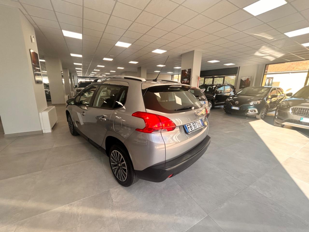 Peugeot 2008 1.2 benzina 82cv 2015 neopatentati