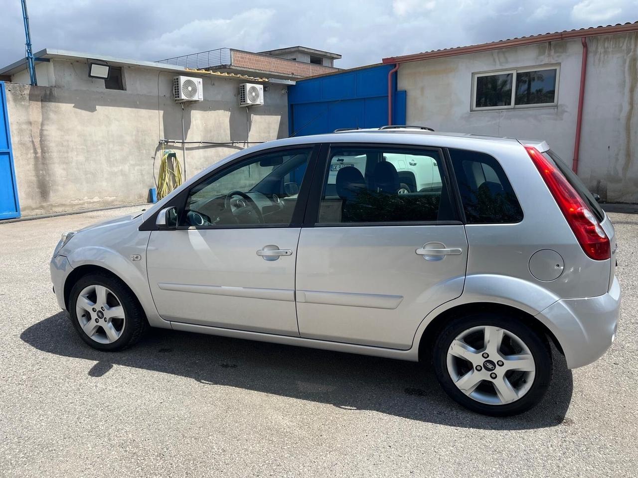 Ford fiesta 5 P-1.4 tdci- km 90000-2007