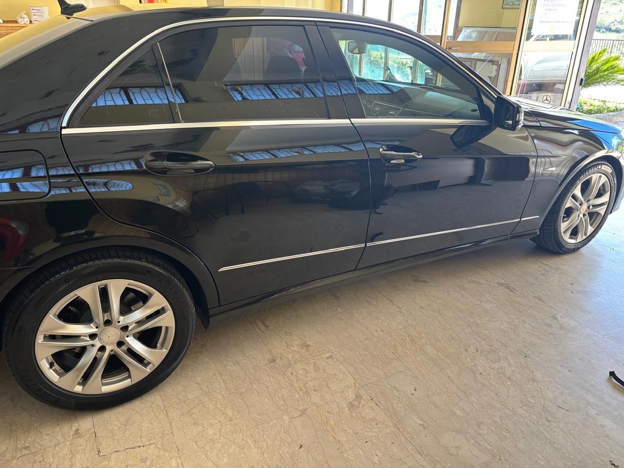 Mercedes-benz E 220 CDI BlueEFFICIENCY Avantgarde AMG