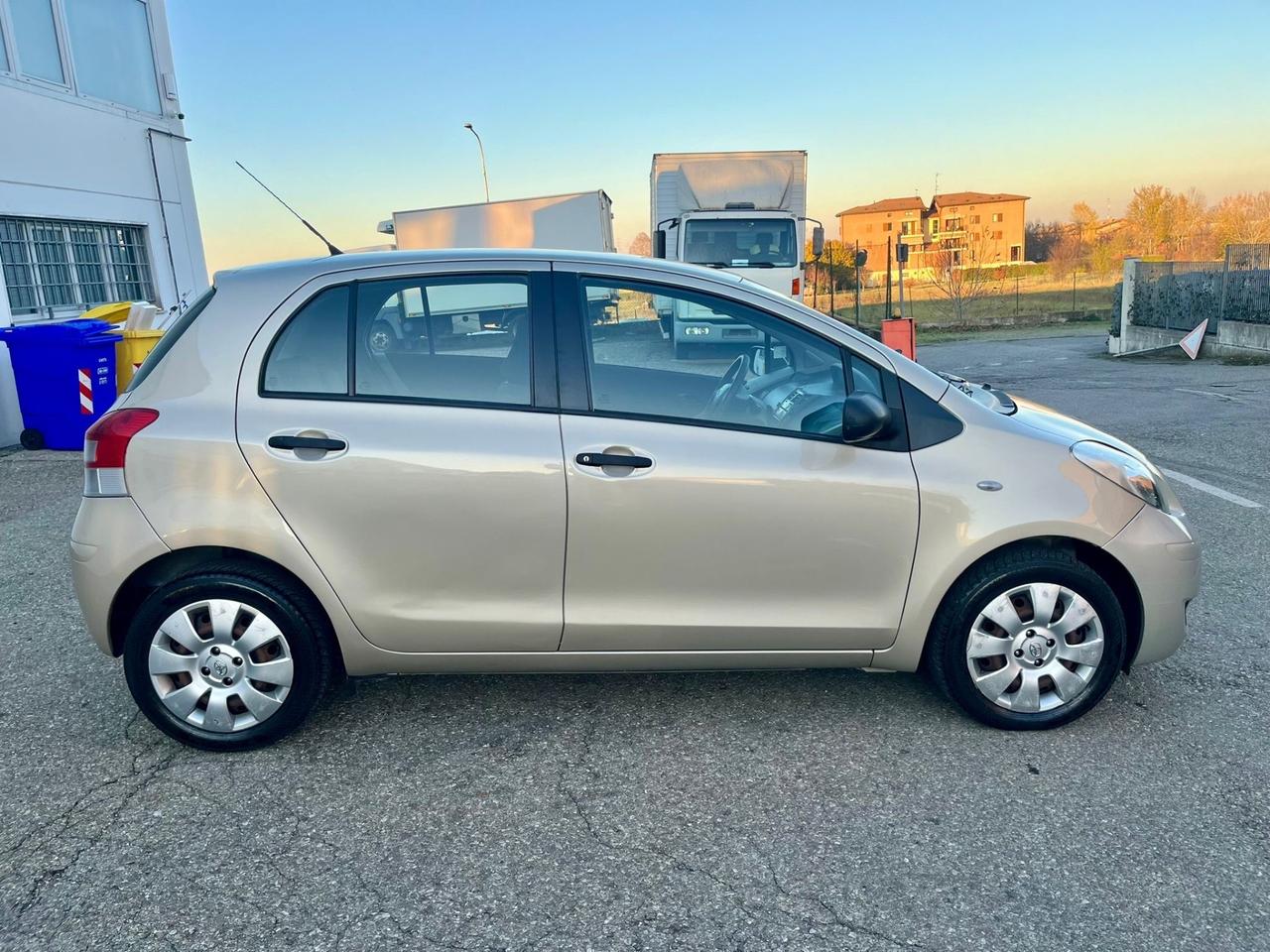 Toyota Yaris 1.0benz 2010 128.000km perfetta per neopatentati