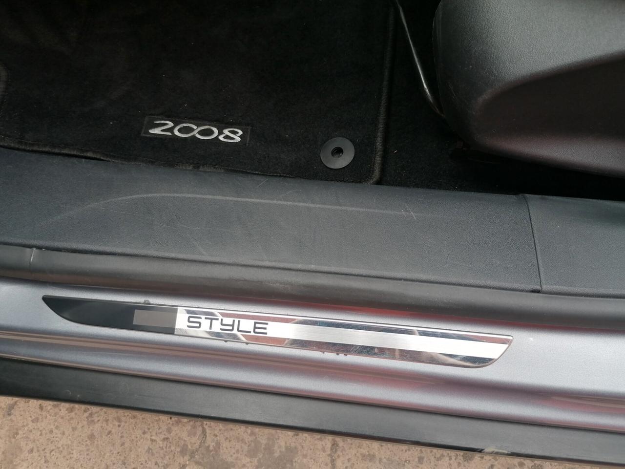 Peugeot 2008 BlueHDi (Navigatore)
