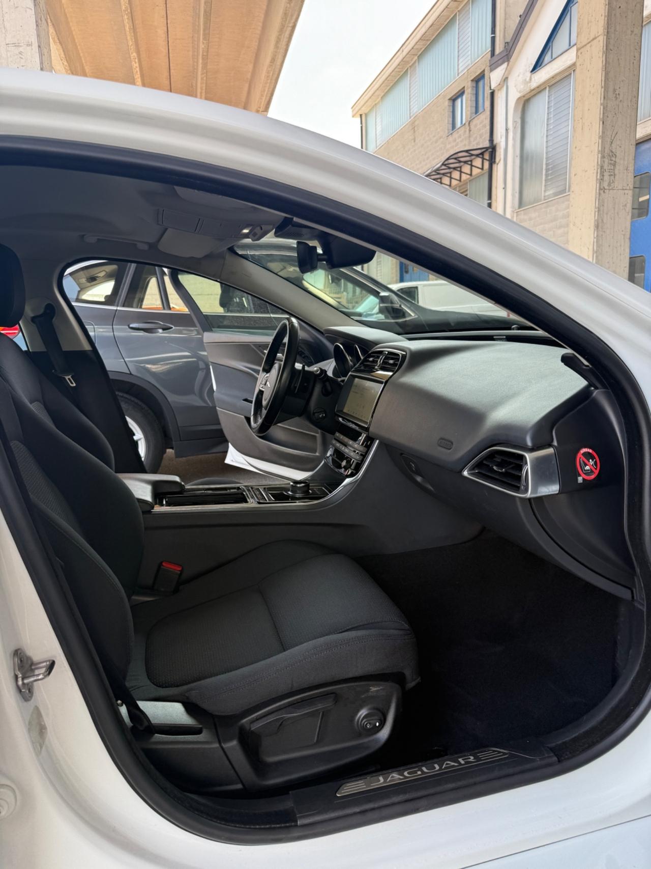 Jaguar XE 2.0 D 180 CV aut. Prestige
