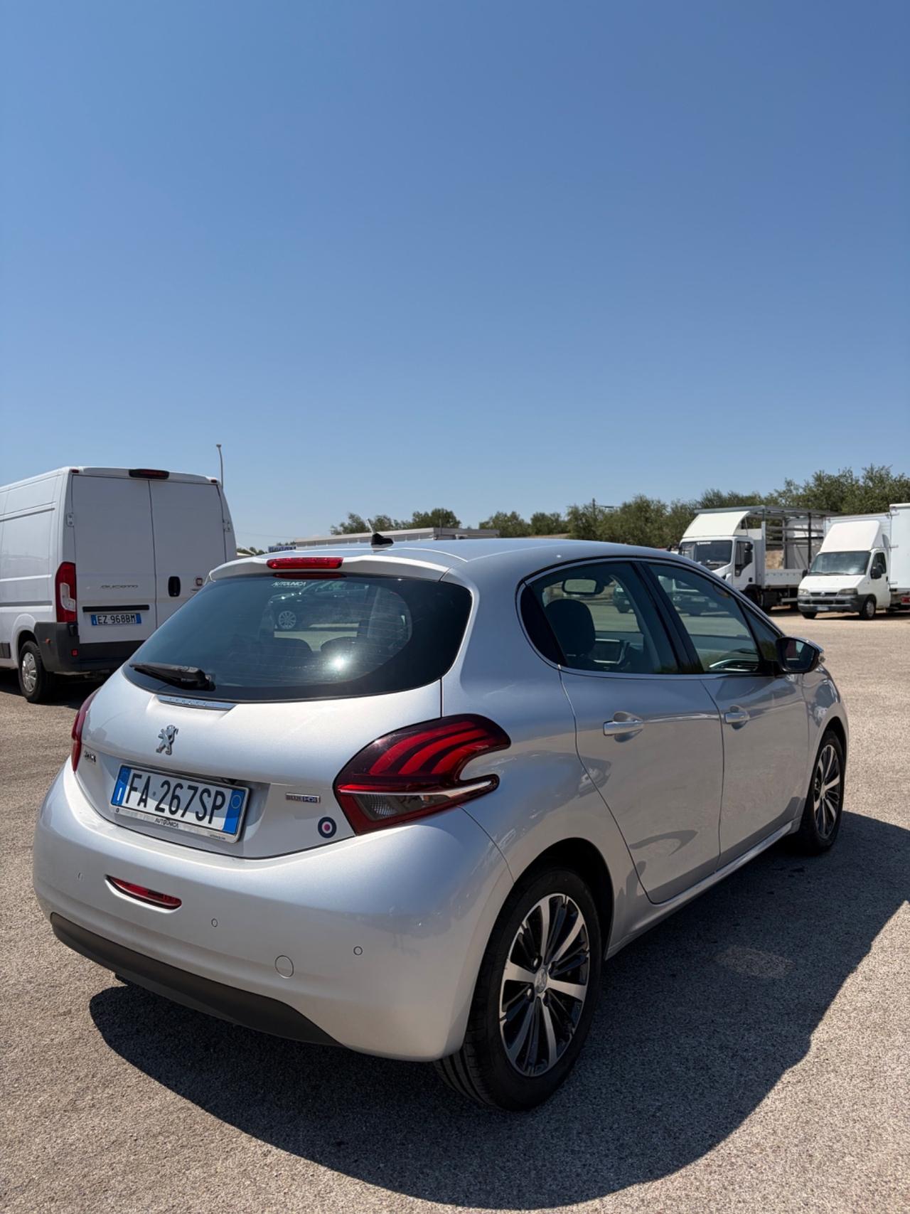 Peugeot 208 BlueHDi 75 5 porte Allure