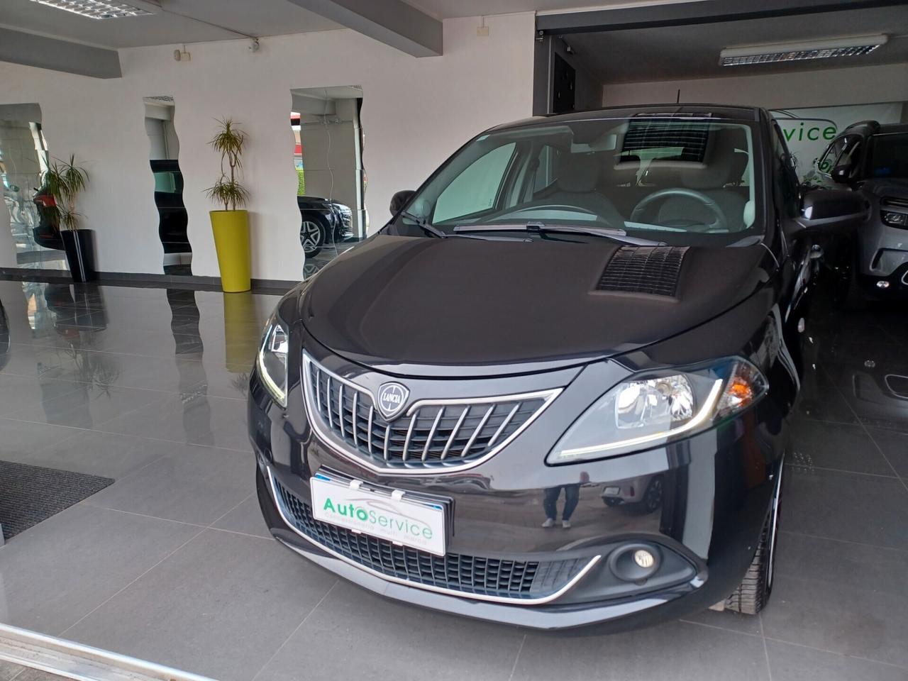 Lancia Ypsilon 1.0 Hybrid 70cv