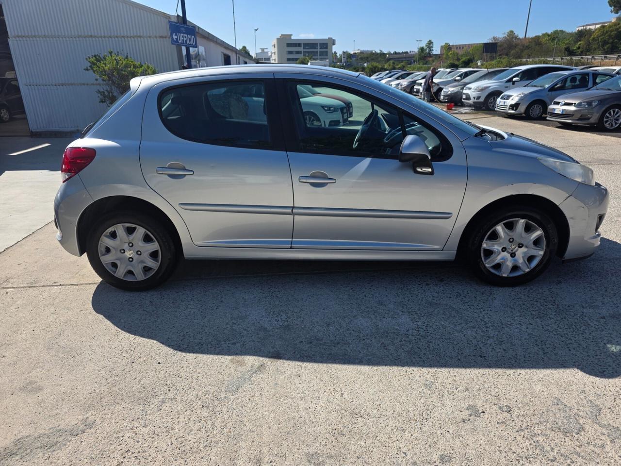 Peugeot 207 1.4 8V 75CV Energie