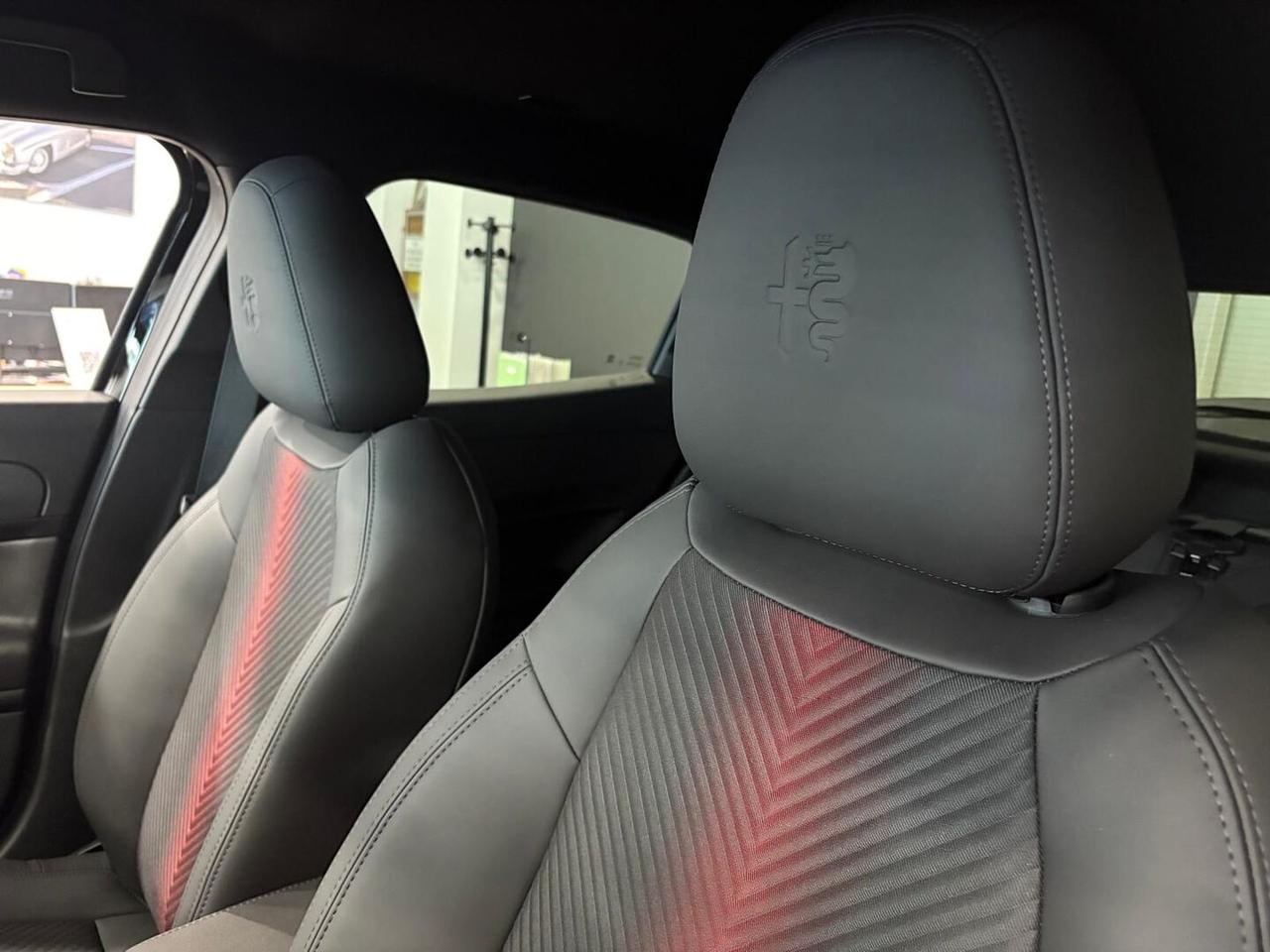 Alfa Romeo Junior 1.2 ibrida Speciale 136cv edct6