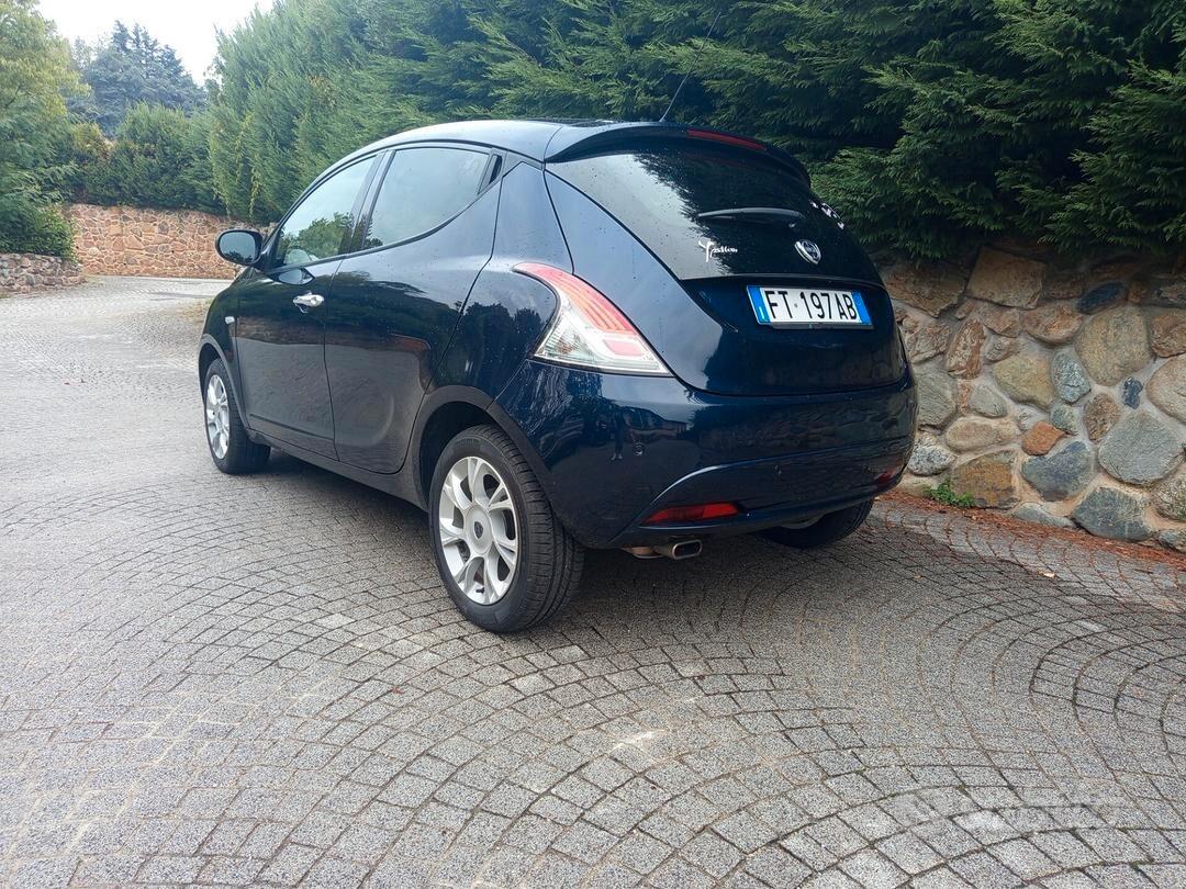 Lancia Ypsilon 1.2 69 CV 5 porte S&S Gold