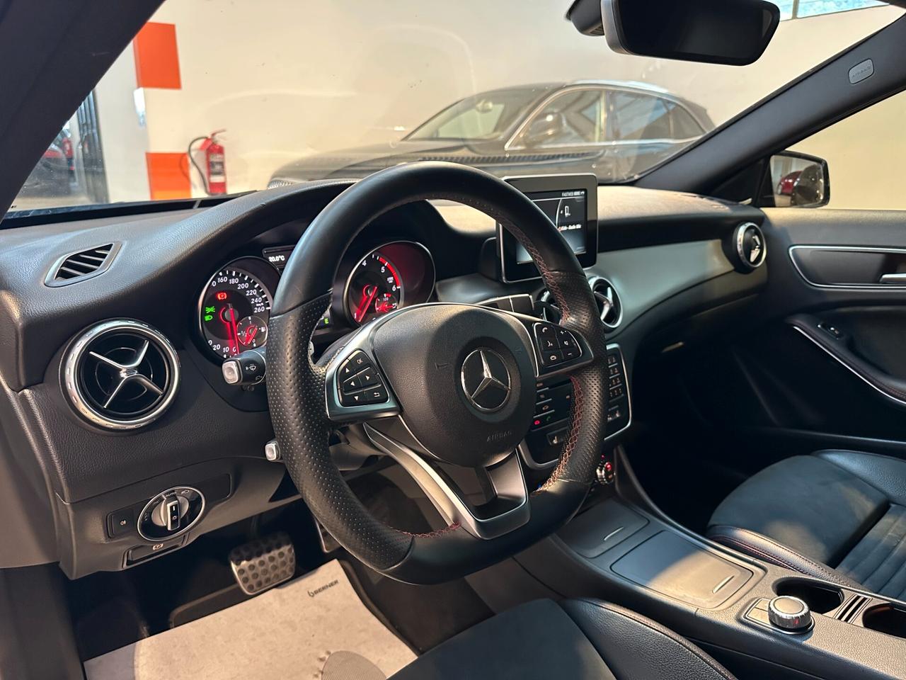 Mercedes-benz GLA 180 d Automatic Premium AMG - Harman Kardon Baule elettrico
