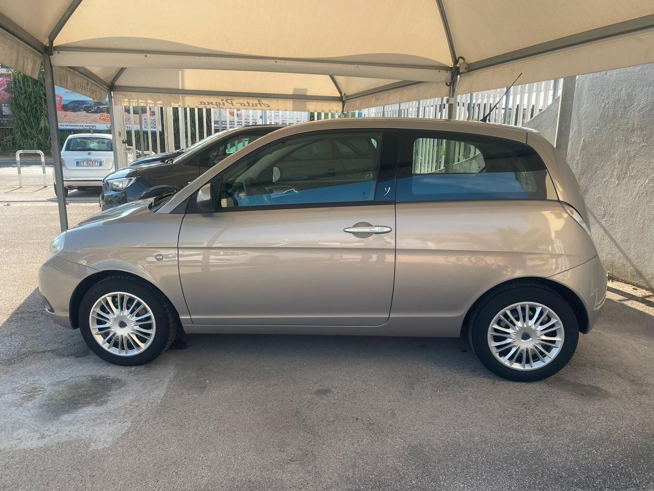 Lancia Ypsilon 1.2 Versus