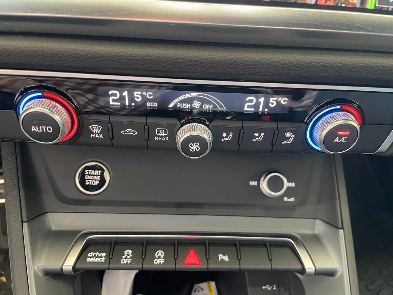 Audi Q3 TDI S tronic Identity Black