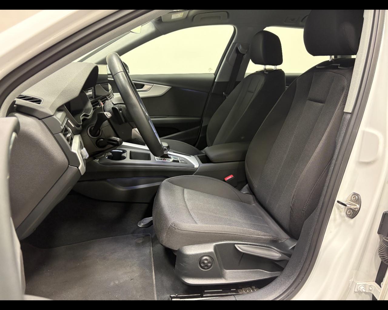 AUDI A4 AVANT 30 TDI MHEV S-TRONIC BUSINESS
