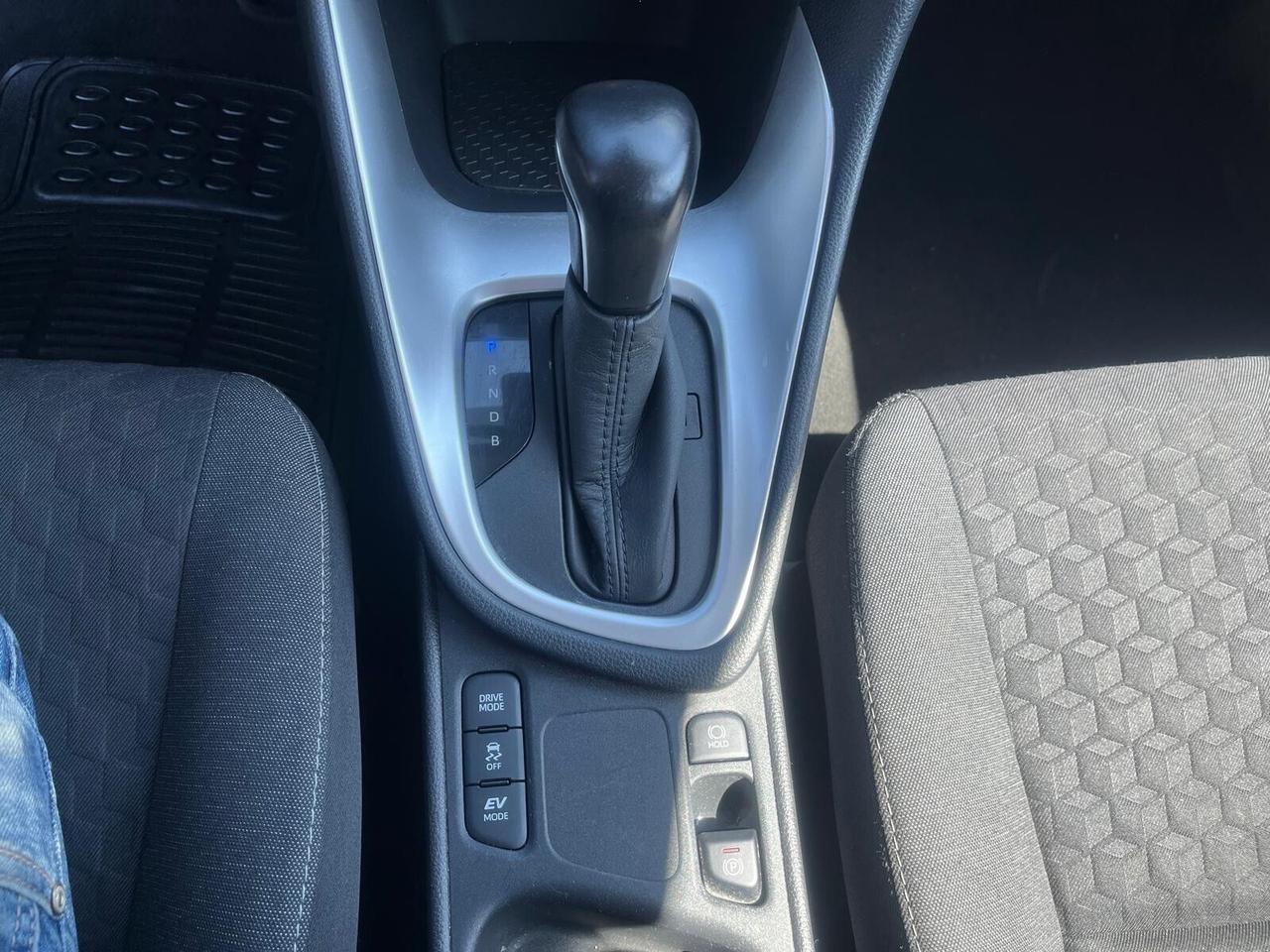 Toyota yaris 4 serie-1.5 hybrid-c.autom-2021