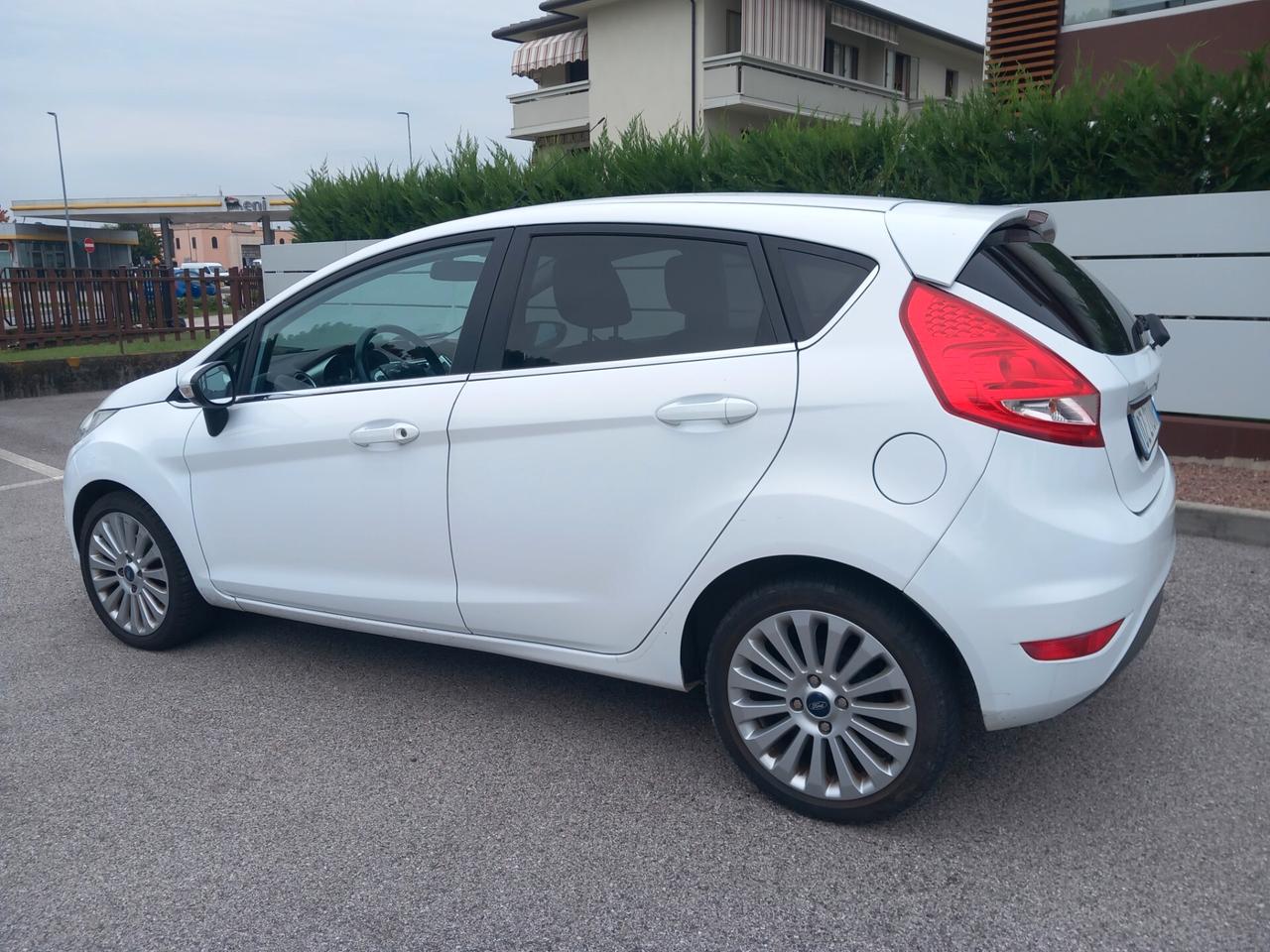 Ford Fiesta 1.4 5 porte Bz.- GPL Titanium unico proprietario