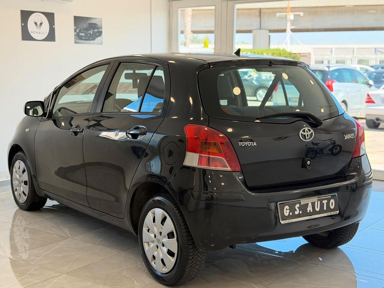 Toyota Yaris 1.3 5 porte benzina 2010