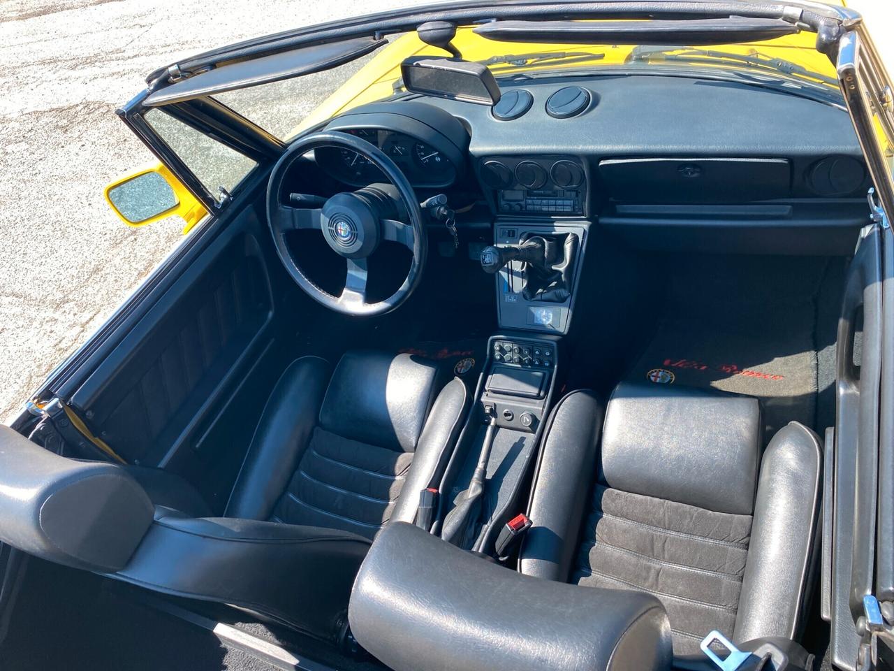 Alfa Romeo DUETTO SPIDER