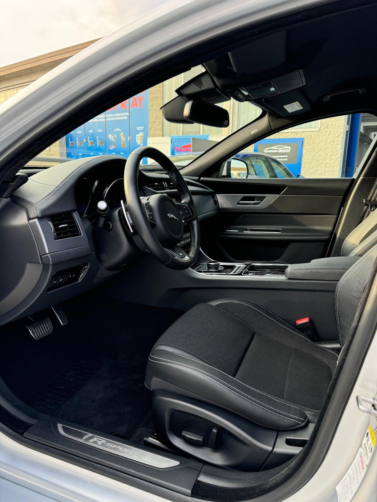 Jaguar XF 2.0 D 240 CV AWD aut. R-Sport