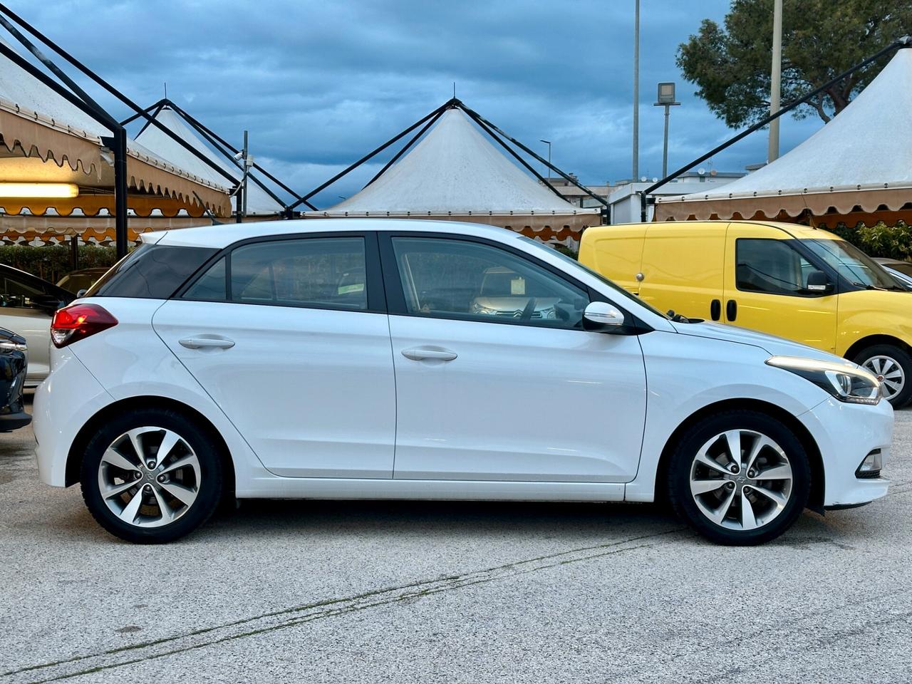 HYUNDAI i20 1.2 84 CV 5 porte Econext Login