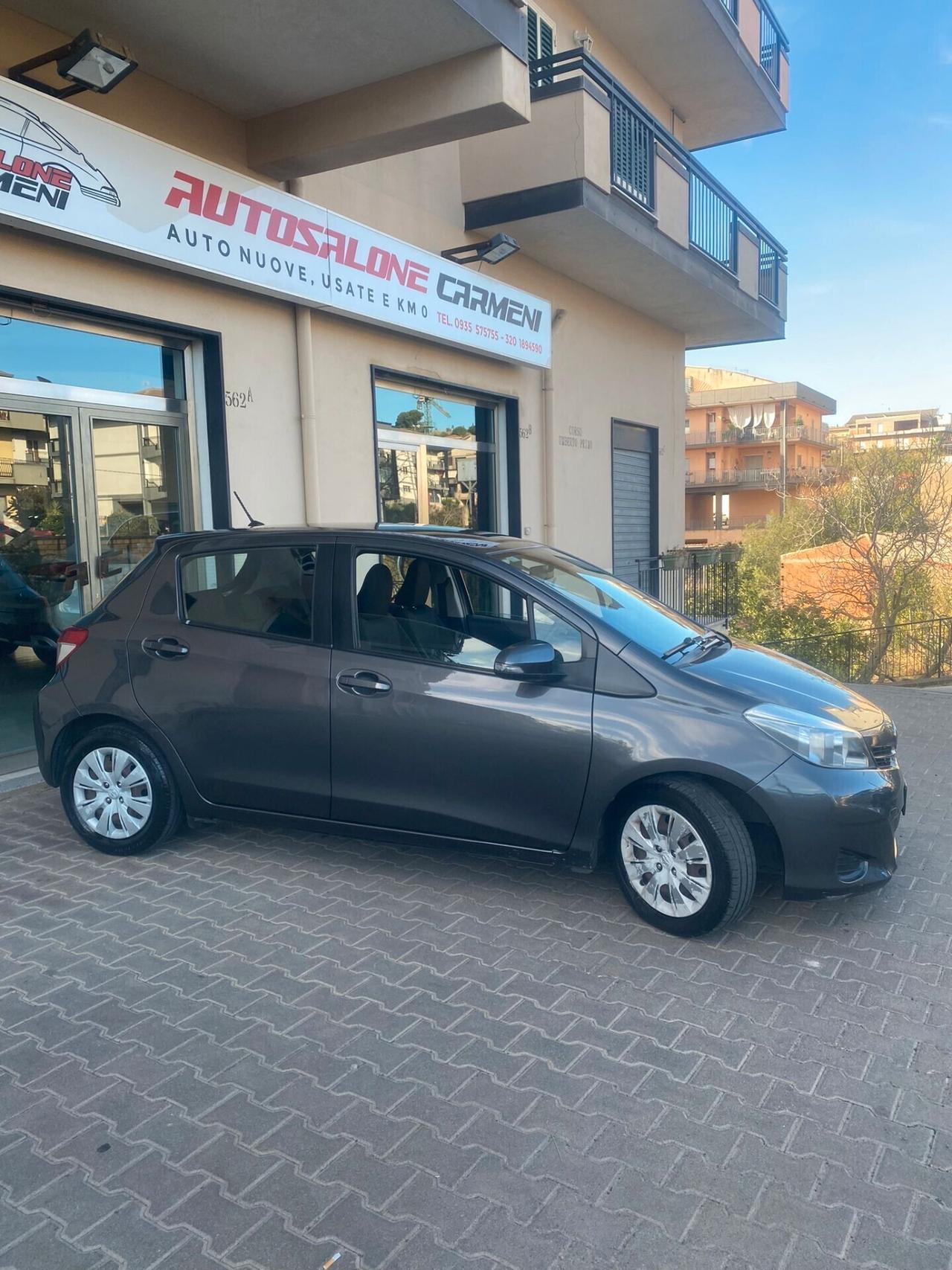 Toyota Yaris 1.4 D-4D 5 porte Lounge passaggio incluso