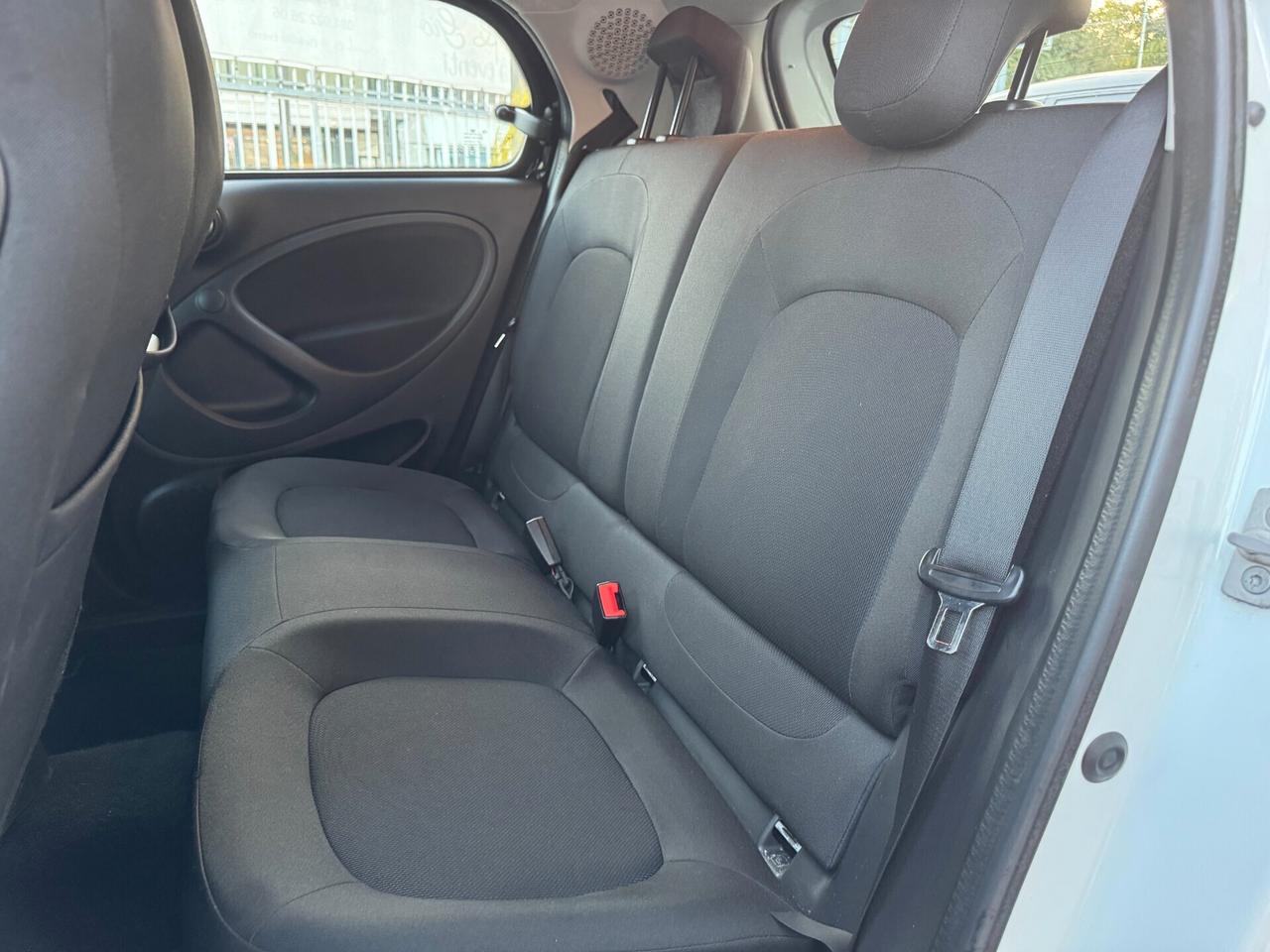 Smart ForFour 70 1.0 Passion 2018 LED
