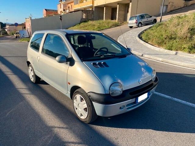 RENAULT TWINGO 1.2i DAVVERO MOLTO BELLA POCHI KM GUARDA